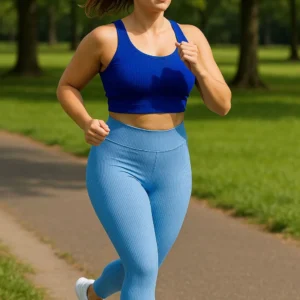 Conjunto deportivo azul